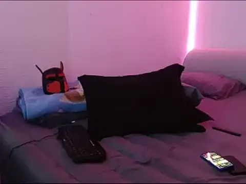 Snapshot of miia-liiam chatting on 01.06.25 miia-liiam online show from 01.06.25