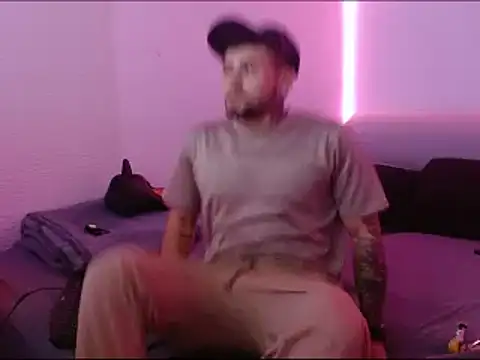 Snapshot of miia-liiam chatting on 01.08.25 miia-liiam online show from 01.08.25