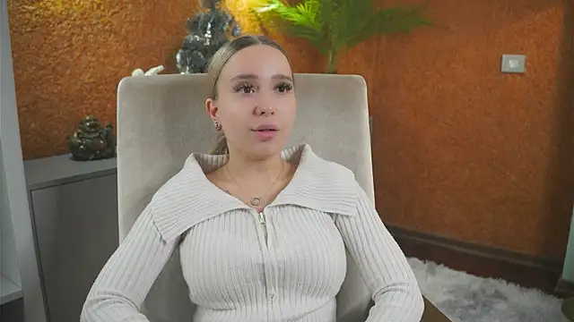 Snapshot of HildColden chatting on 12.21.24 HildColden online show from 12.21.24