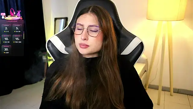 Daisha Riley online show from 09.10.25