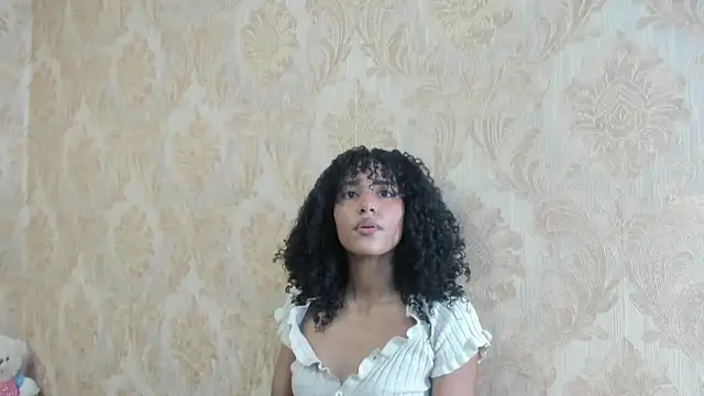 Snapshot of CintiaWalker chatting on 10.02.25 CintiaWalker online show from 10.02.25