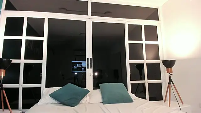 loladupont online show from 11.06.25