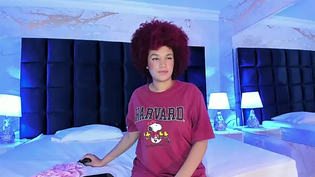 Snapshot of loladupont chatting on 02.18.26 loladupont online show from 02.18.26