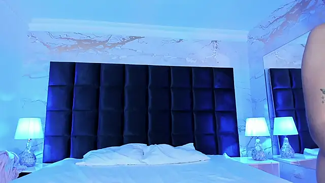 Snapshot of loladupont chatting on 02.24.26 loladupont online show from 02.24.26