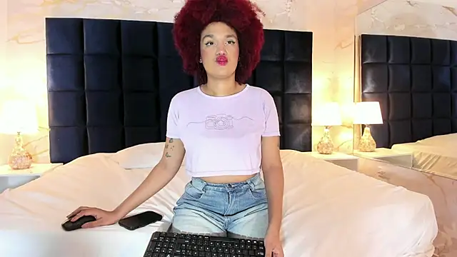 Snapshot of loladupont chatting on 03.07.26 loladupont online show from 03.07.26