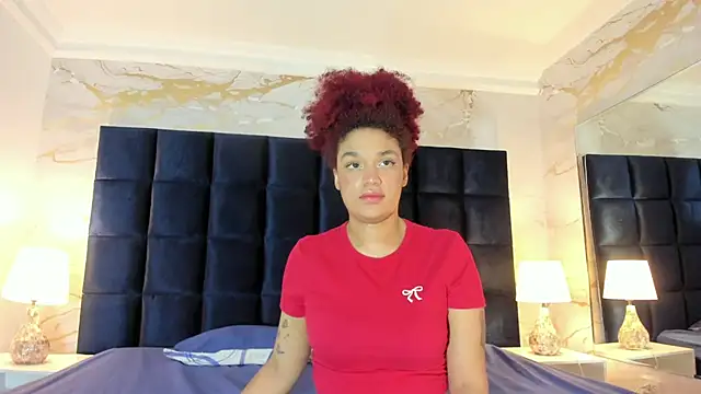 Snapshot of loladupont chatting on 03.19.26 loladupont online show from 03.19.26