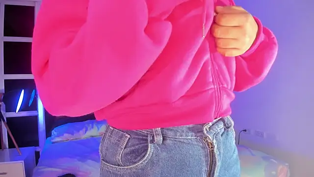 Snapshot of loladupont chatting on 03.31.26 loladupont online show from 03.31.26