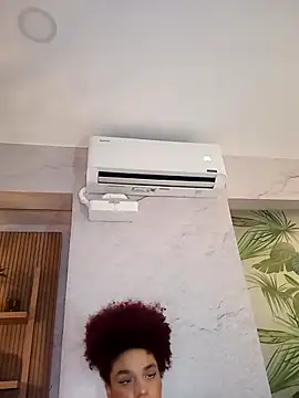 Snapshot of loladupont chatting on 04.01.26 loladupont online show from 04.01.26