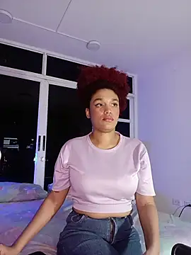 Snapshot of loladupont chatting on 04.02.26 loladupont online show from 04.02.26