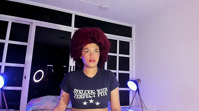 Snapshot of loladupont chatting on 04.11.26 loladupont online show from 04.11.26