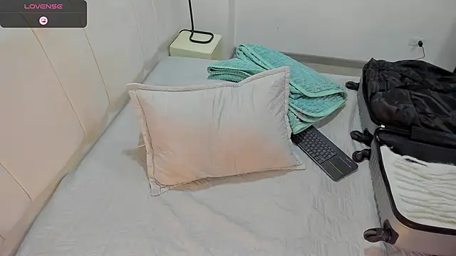 Snapshot of AbrilSonne chatting on 02.23.25 AbrilSonne online show from 02.23.25