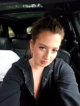 Snapshot of stunnaagirll chatting on 09.15.25 stunnaagirll online show from 09.15.25