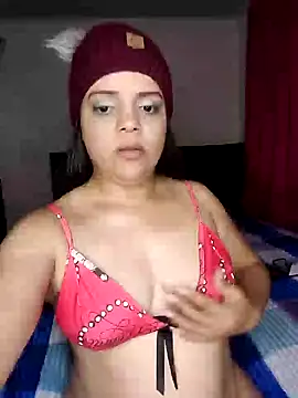 Snapshot of AriaYummy chatting on 01.06.25 AriaYummy online show from 01.06.25