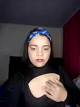 Snapshot of AriaYummy chatting on 01.17.25 AriaYummy online show from 01.17.25