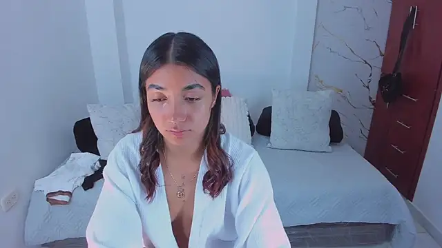 martina roldam online show from 04.08.26