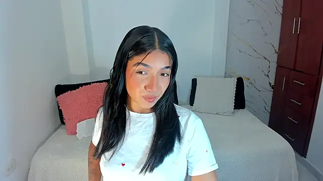 Snapshot of martina_roldam chatting on 06.25.26 martina roldam online show from 06.25.26