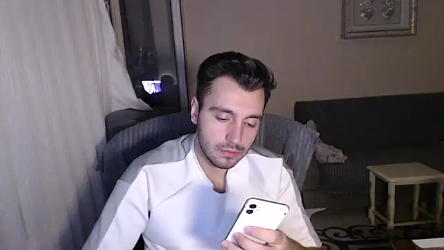 Snapshot of handsomeee04 chatting on 10.02.25 handsomeee04 online show from 10.02.25