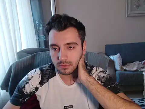 Snapshot of handsomeee04 chatting on 10.08.25 handsomeee04 online show from 10.08.25