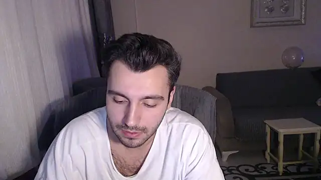 Snapshot of handsomeee04 chatting on 10.09.25 handsomeee04 online show from 10.09.25