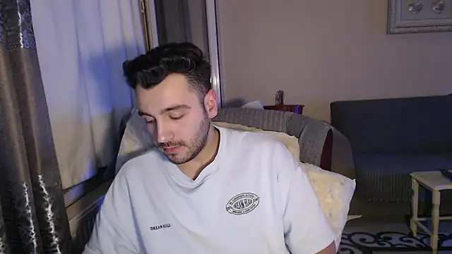 Snapshot of handsomeee04 chatting on 11.10.25 handsomeee04 online show from 11.10.25