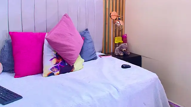 Snapshot of Nicole_Angels_ chatting on 01.27.25 Nicole Angels online show from 01.27.25