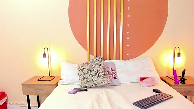 Snapshot of Nicole_Angels_ chatting on 02.20.25 Nicole Angels online show from 02.20.25