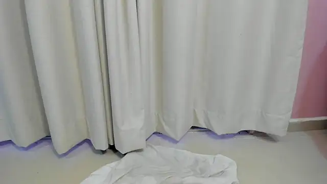 Snapshot of Daphne_Fox_ chatting on 02.02.25 Daphne Fox online show from 02.02.25