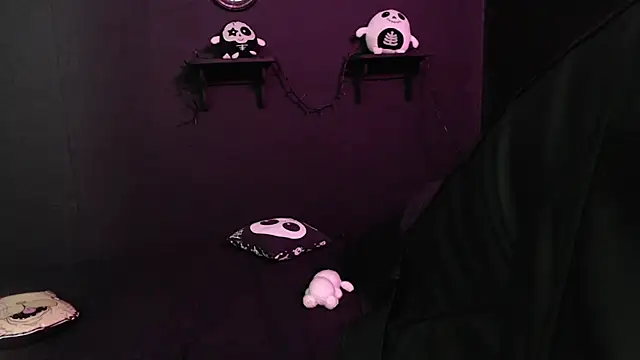 Snapshot of rousstattoo chatting on 10.03.25 rousstattoo online show from 10.03.25