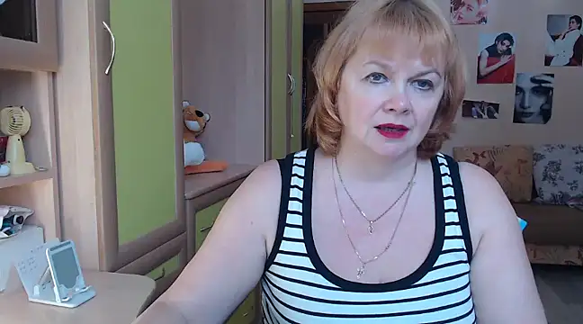 Snapshot of vixey_fox chatting on 01.13.25 vixey fox online show from 01.13.25