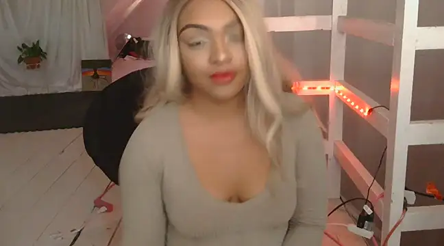 Snapshot of jaslenelovely chatting on 01.08.25 jaslenelovely online show from 01.08.25