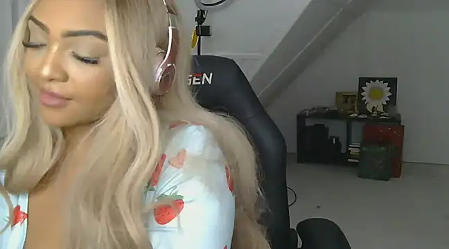 Snapshot of jaslenelovely chatting on 01.15.25 jaslenelovely online show from 01.15.25