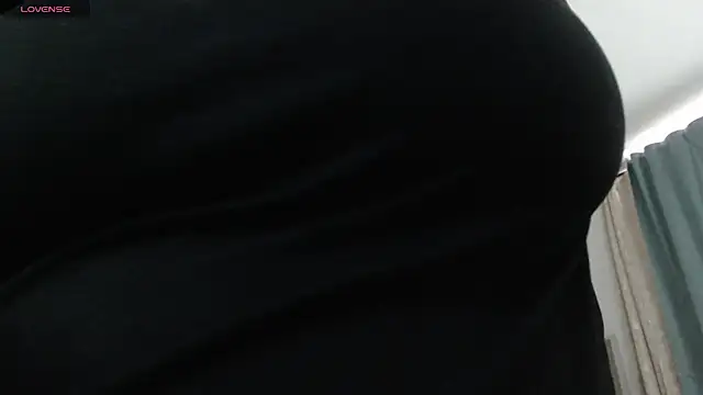 Snapshot of MommyHelpsmee chatting on 10.15.25 MommyHelpsmee online show from 10.15.25