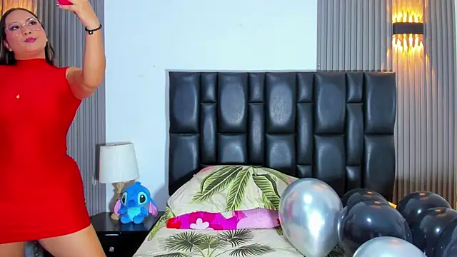 Snapshot of MiaLaurents chatting on 09.14.25 MiaLaurents online show from 09.14.25