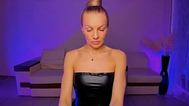 Oliva Candy online show from 04.19.26