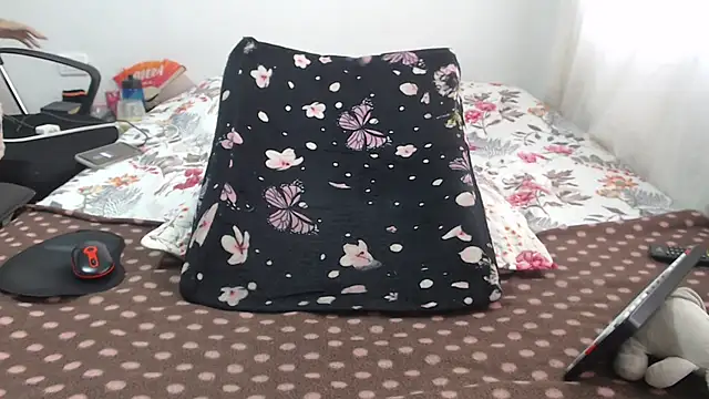 Snapshot of Girlhornyx chatting on 12.15.25 Girlhornyx online show from 12.15.25