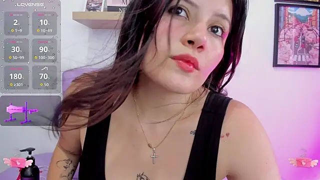 Snapshot of Carolina_Burninng chatting on 10.02.25 Carolina Burninng online show from 10.02.25