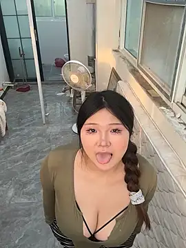 Snapshot of Happyou2 chatting on 01.30.25 Happyou2 online show from 01.30.25