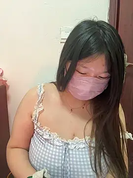 Snapshot of Happyou2 chatting on 02.27.25 Happyou2 online show from 02.27.25