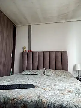 Snapshot of VictoriaMolina chatting on 10.22.25 VictoriaMolina online show from 10.22.25