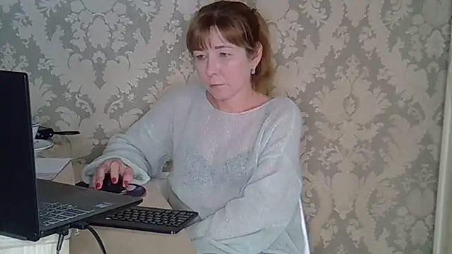 Snapshot of EllaJohnsonX chatting on 07.16.26 EllaJohnsonX online show from 07.16.26