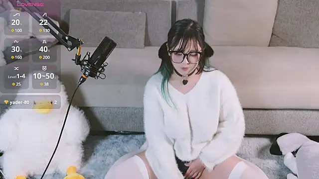 Yu UwU  online show from 02.18.25