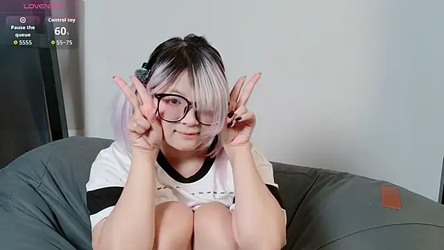 Yu UwU  online show from 04.04.26