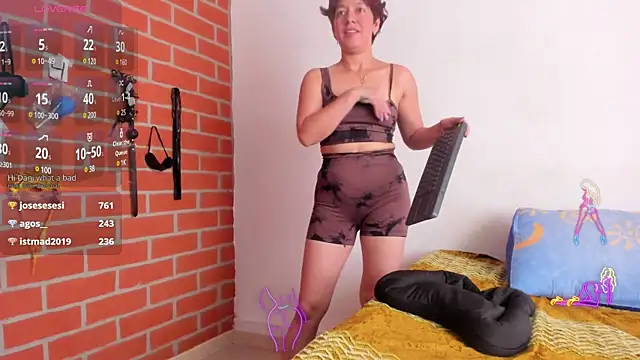 Laura hellss online show from 02.01.25