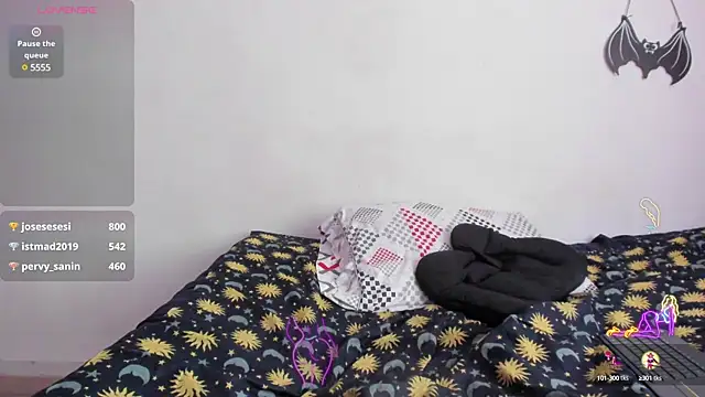 Laura hellss online show from 02.28.25