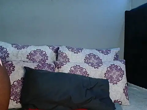 Snapshot of xxSexyTalia28 chatting on 12.15.25 xxSexyTalia28 online show from 12.15.25