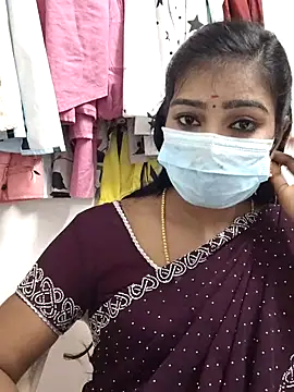 Snapshot of meena_27 chatting on 02.15.25 meena 27 online show from 02.15.25
