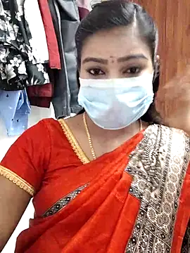 Snapshot of meena_27 chatting on 02.19.25 meena 27 online show from 02.19.25