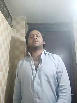 Snapshot of indihotguy chatting on 02.13.25 indihotguy online show from 02.13.25