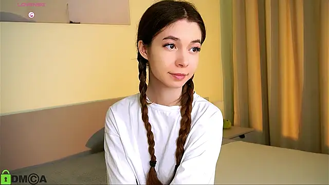 Snapshot of LittleOriana chatting on 01.19.25 LittleOriana online show from 01.19.25