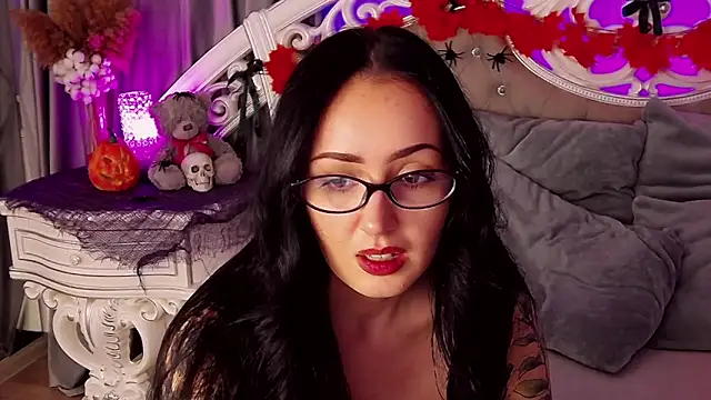 KimKhallifa online show from 10.21.25